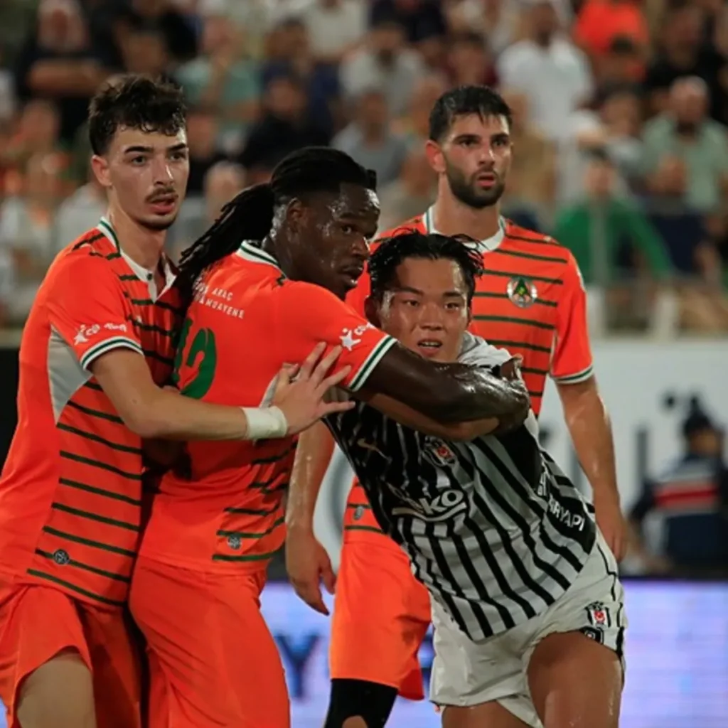 Beşiktaş deplasmanda Corendon Alanyaspor'a mağlup oldu! İşte maçın özeti