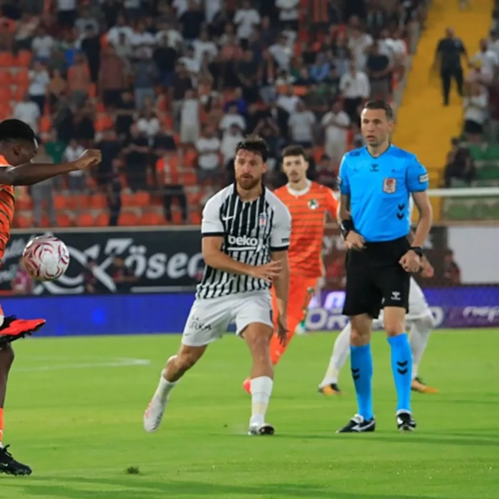 Beşiktaş'tan maç sonu flaş hakem tepkisi! "Utanç vesikası olarak..."
