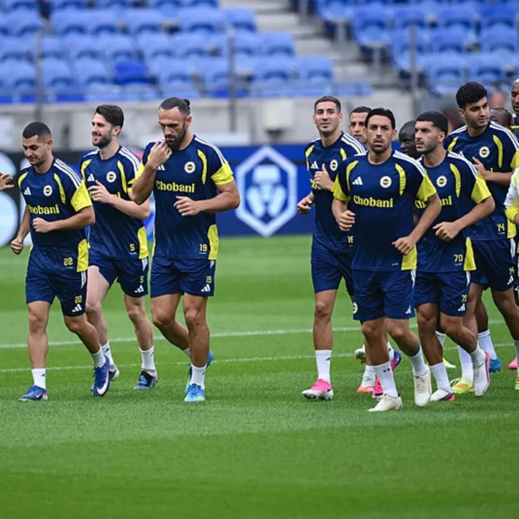 Fenerbahçe Fransa'da zafer peşinde! İşte İsmail Kartal'ın Lyon maçı muhtemel 11'i