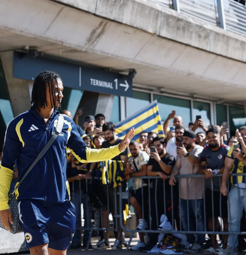 Fenerbahçe kafilesi Lyon'a geldi! Başkan Aziz Yıldırım...