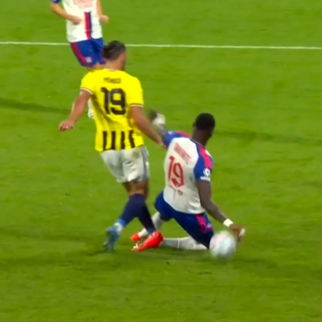 Fenerbahçe penaltı bekledi! İşte o pozisyon