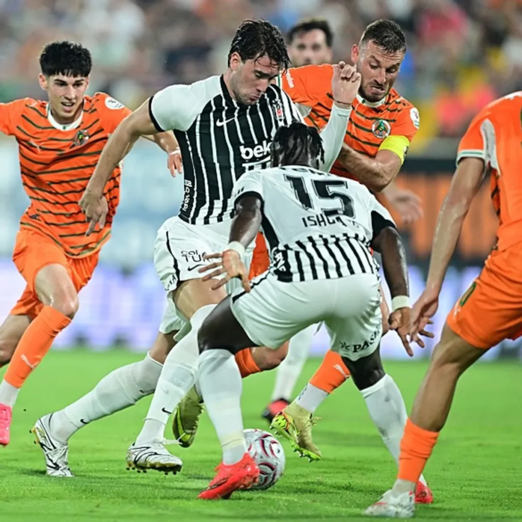 Spor yazarlarından Corendon Alanyaspor-Beşiktaş maçı değerlendirmesi