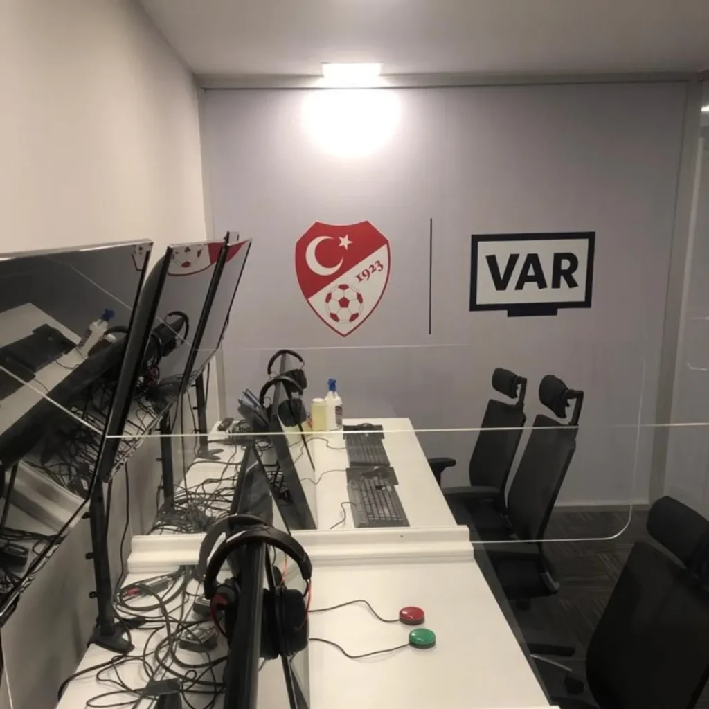 Fenerbahçe-Beşiktaş derbisinin VAR'ı belli oldu!