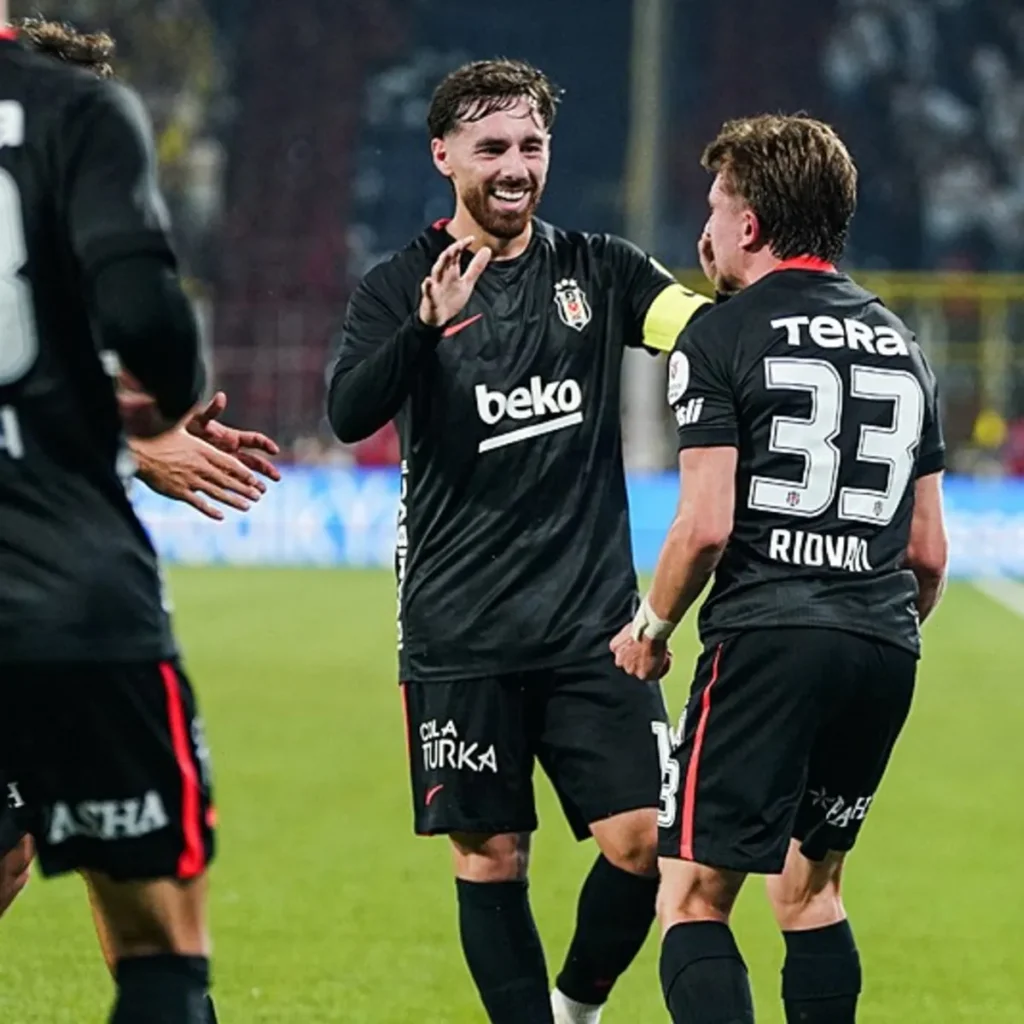 Orkun Kökçü'den derbi sonrası açıklamalar: Bir aile olduğumuzu gösterdik!