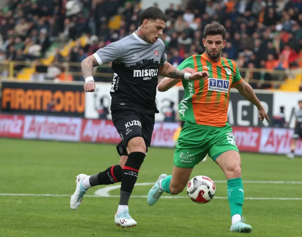 SON DAKİKA: Beşiktaş'ın yeni transferi Ümit Akdağ'ın İstanbul'a geliş saati belli oldu!