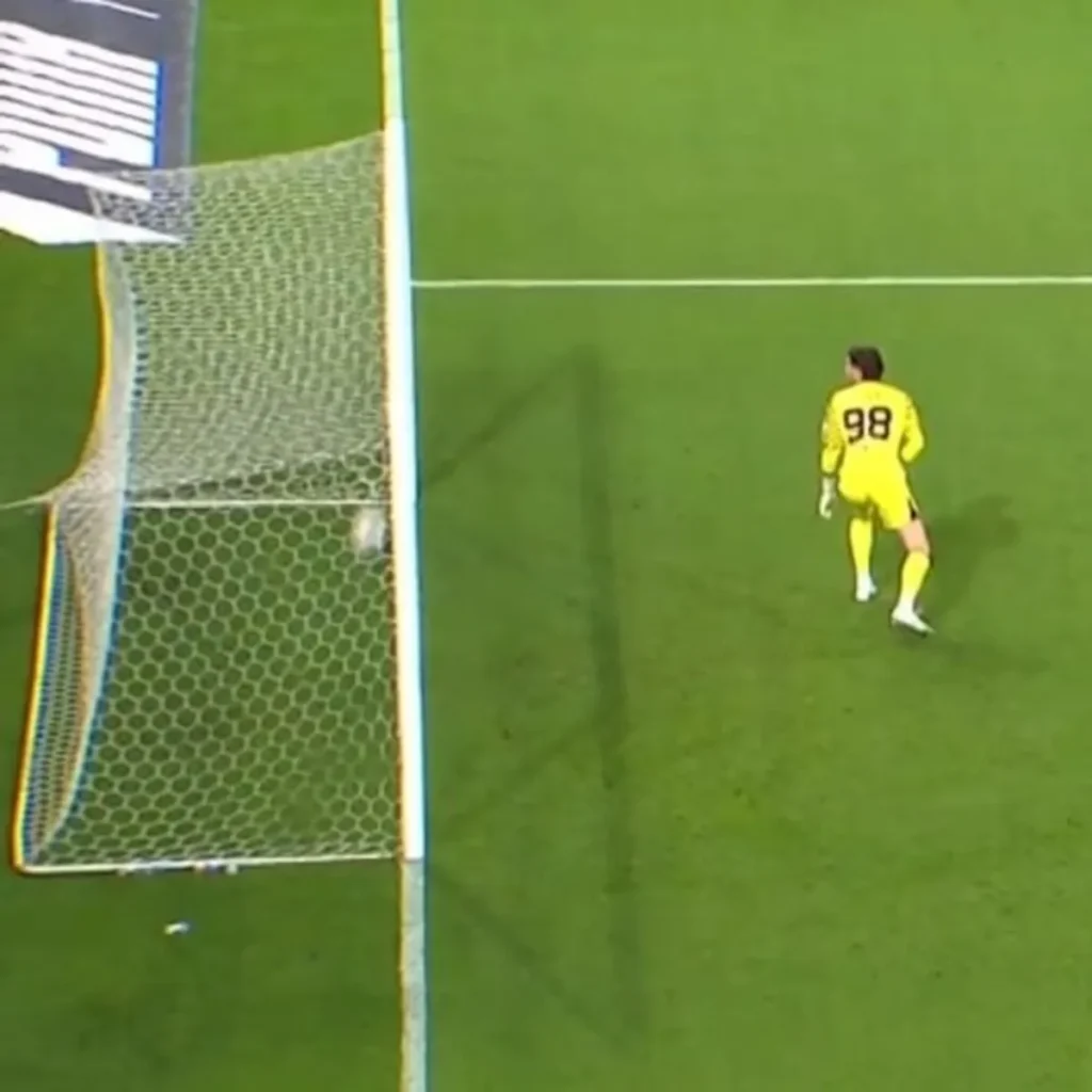 VAR inceledi, karar değişti! Osimhen’in şutu gol sayıldı